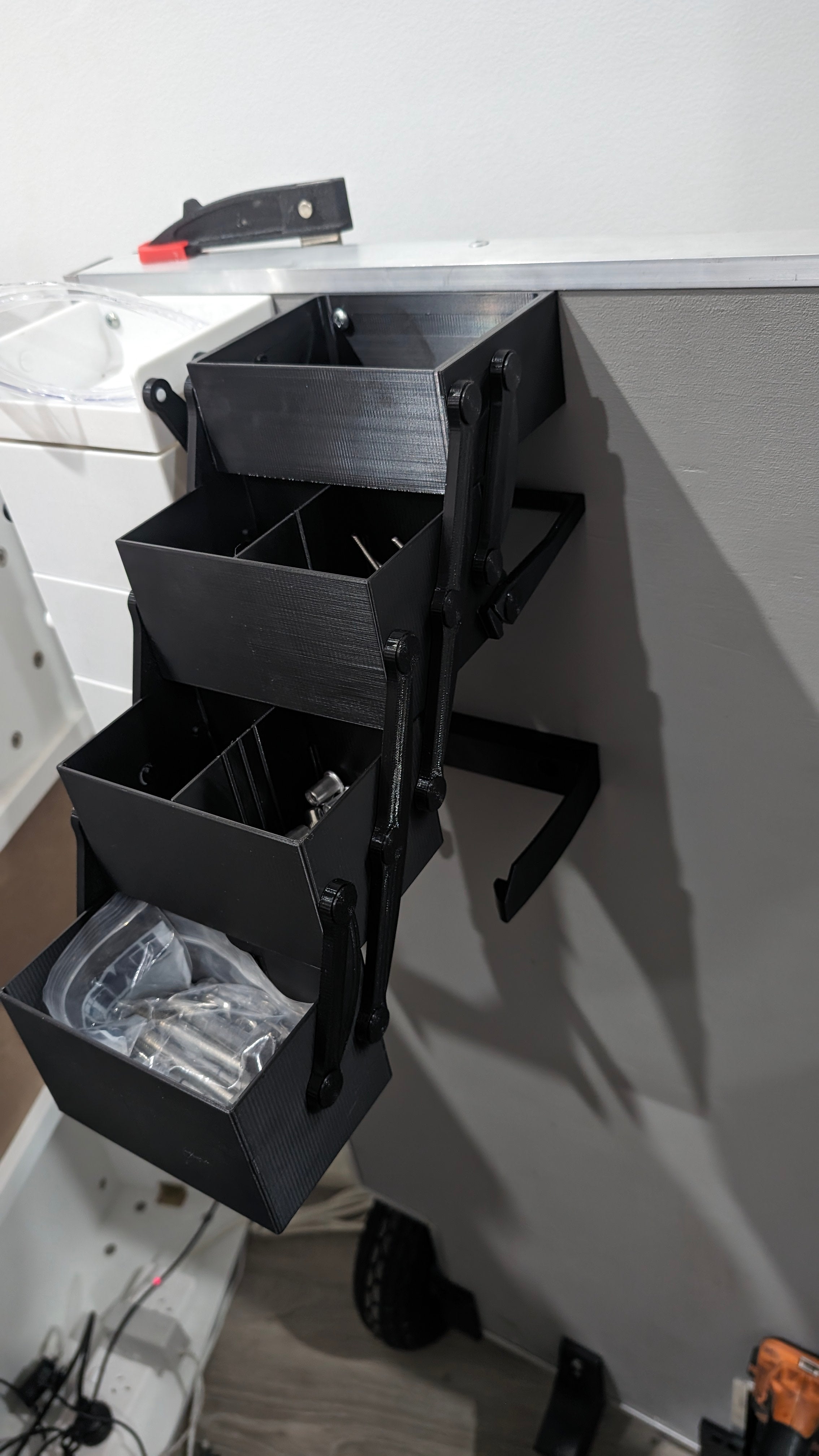 StackWall — Organizador modular de pared impreso en 3D