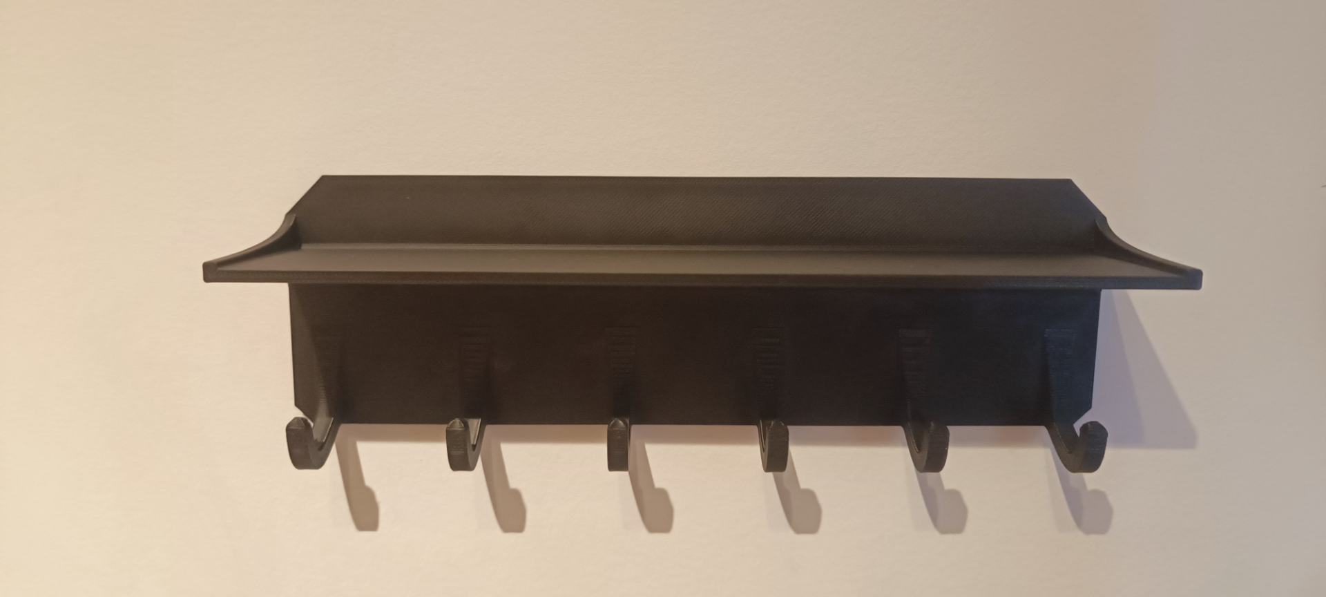 ShelfHook — Estantería con ganchos impresa en 3D
