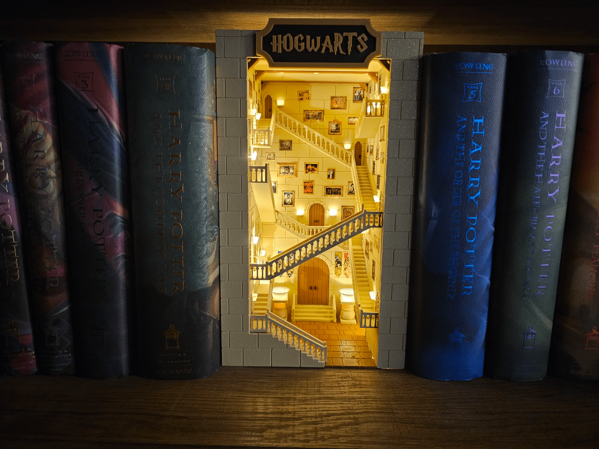 Book Nook Hogwarts - Vantor StreetBook Nook HogwartsRinconcito de librosVantor StreetVantor StreetBook Nook Hogwarts