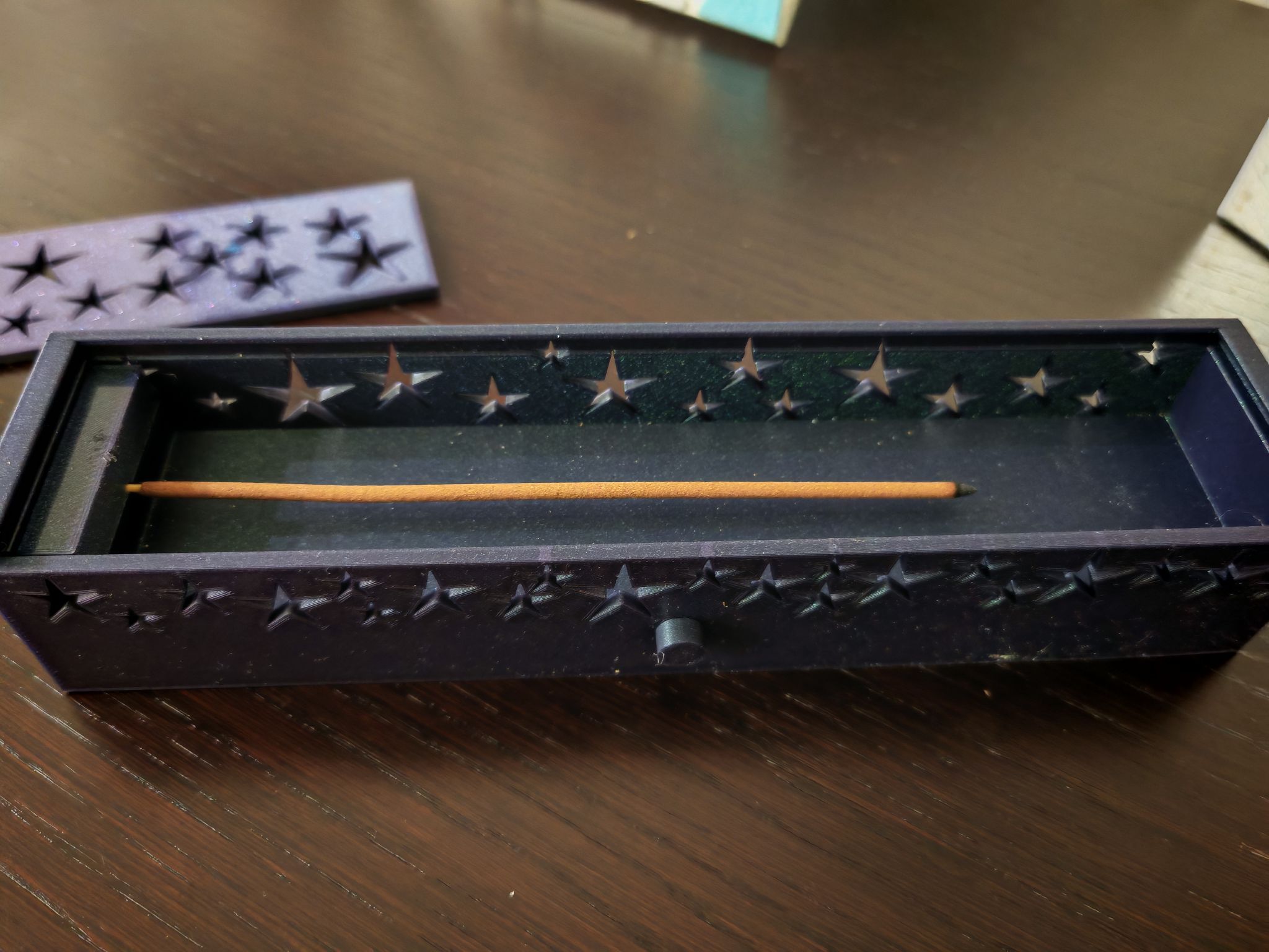 Caja Portaincienso con Estrellas Caladas - Vantor StreetCaja Portaincienso con Estrellas CaladasDecoración y BienestarVantor StreetVantor StreetCaja Portaincienso con Estrellas Caladas