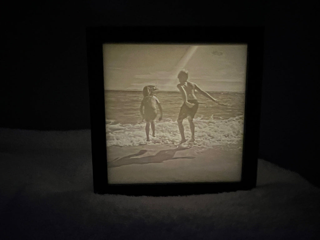 Lámpara Cubo Litofanía Personalizada | Hasta 6 Fotos | Regalo Único - Vantor StreetLámpara Cubo Litofanía Personalizada | Hasta 6 Fotos | Regalo ÚnicoLámparaVantor StreetVantor StreetLámpara Cubo Litofanía Personalizada | Hasta 6 Fotos | Regalo Único