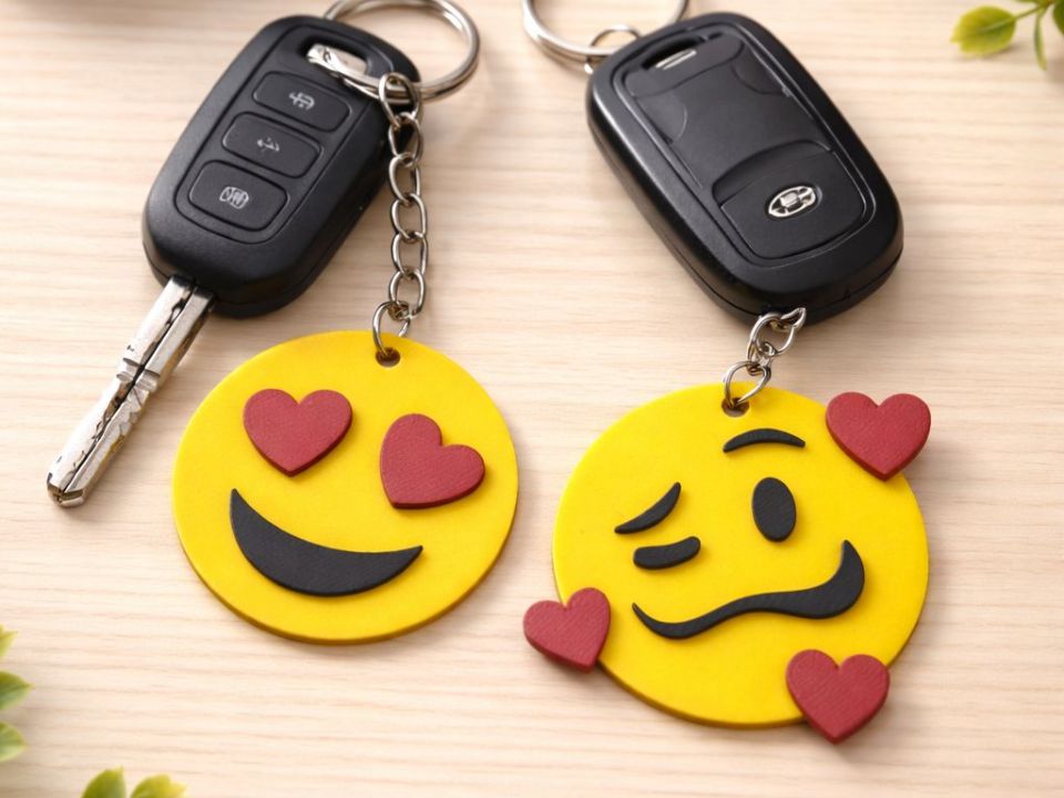 Llavero Emoji Enamorado con Corazones - Vantor StreetLlavero Emoji Enamorado con CorazonesAccesorios y LlaverosVantor StreetVantor StreetALlavero Emoji Enamorado con Corazones