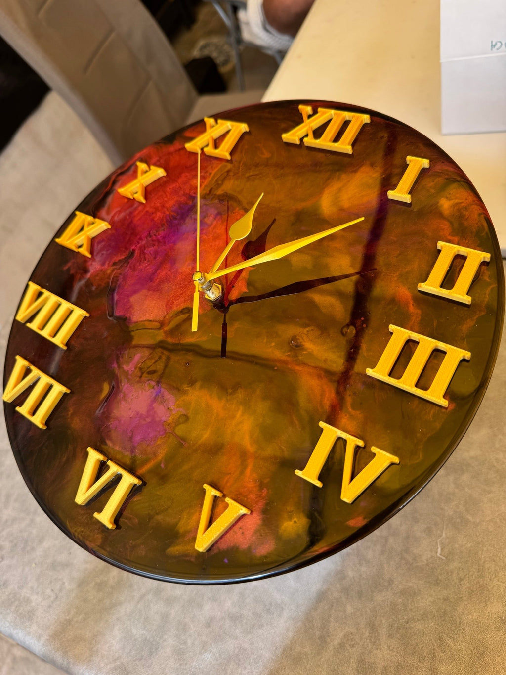 Reloj de Pared Artesanal en Resina Epoxi – Números Romanos Impresos en 3D - Vantor StreetReloj de Pared Artesanal en Resina Epoxi – Números Romanos Impresos en 3DRelojVantor StreetVantor StreetReloj de Pared Artesanal en Resina Epoxi – Números Romanos Impresos en 3D