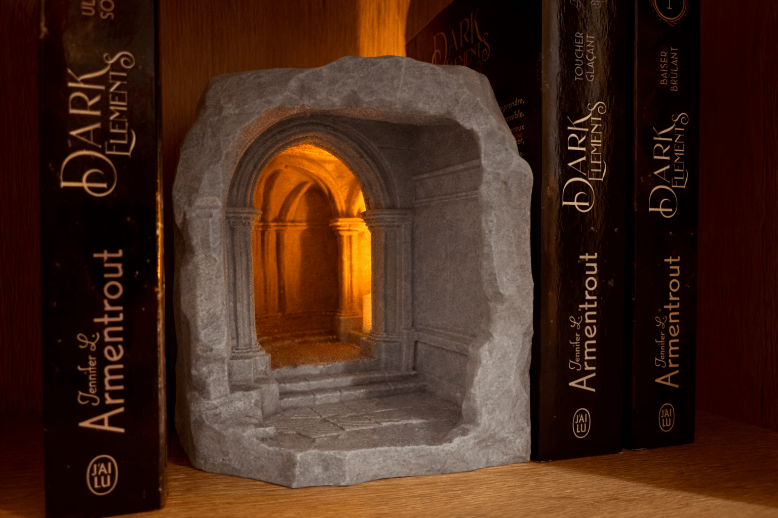 Sujetalibros Arco Medieval con Luz de Vela LED - Vantor StreetSujetalibros Arco Medieval con Luz de Vela LEDRinconcito de librosVantor StreetVantor StreetSujetalibros Arco Medieval con Luz de Vela LED